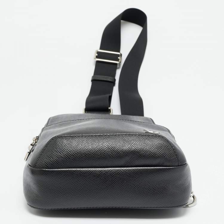 Pre Owned Louis Vuitton Black Taiga Leather Avenue Sling Bag