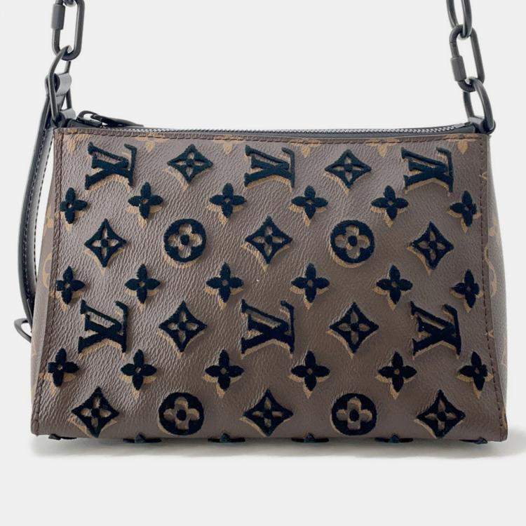 Pre Owned Louis Vuitton Triangle Messenger Noir Monogram / Toughtage