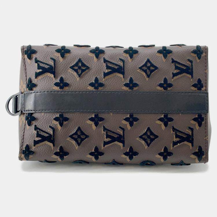 Pre Owned Louis Vuitton Triangle Messenger Noir Monogram / Toughtage