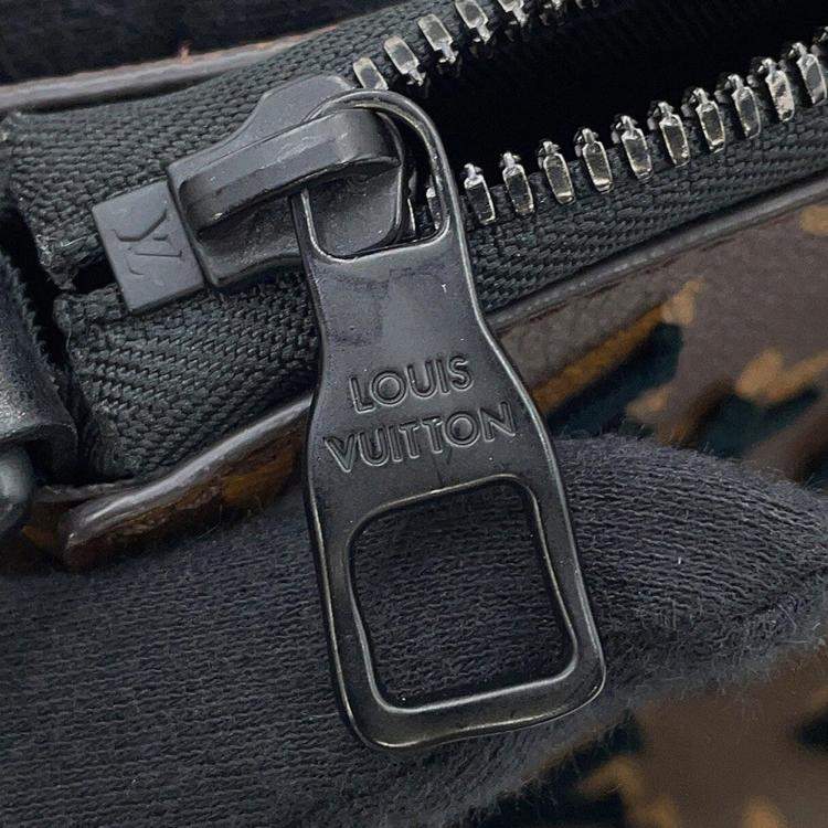 Pre Owned Louis Vuitton Triangle Messenger Noir Monogram / Toughtage