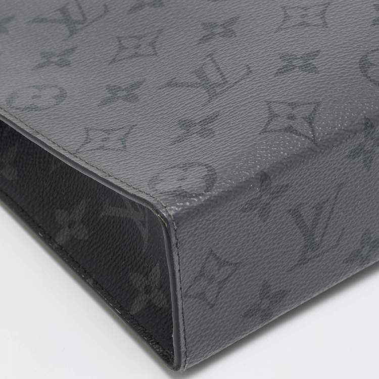 مملوكة مسبقًا Louis Vuitton Voyage MM Monogram Eclipse Reverse Canvas Pochette