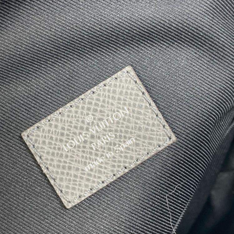 Pre Owned Louis Vuitton Taiga Avenue Backpack Shoulder Bag In Leather Green/Grey