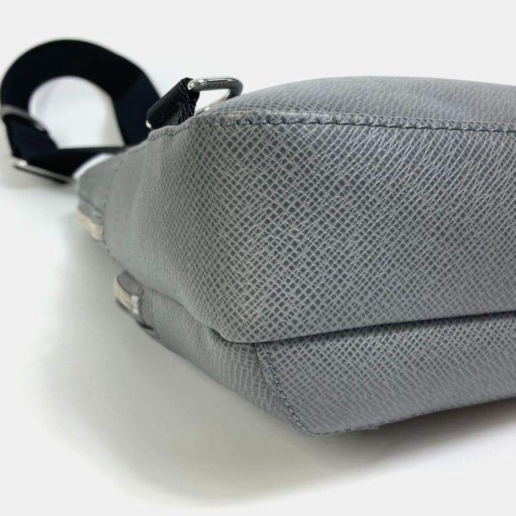 Pre Owned Louis Vuitton Taiga Avenue Backpack Shoulder Bag In Leather Green/Grey