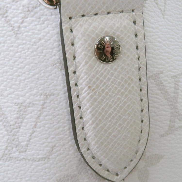 مملوكة مسبقًا Louis Vuitton Weekend Tote Nm Blanc Monogram Taiga Leather