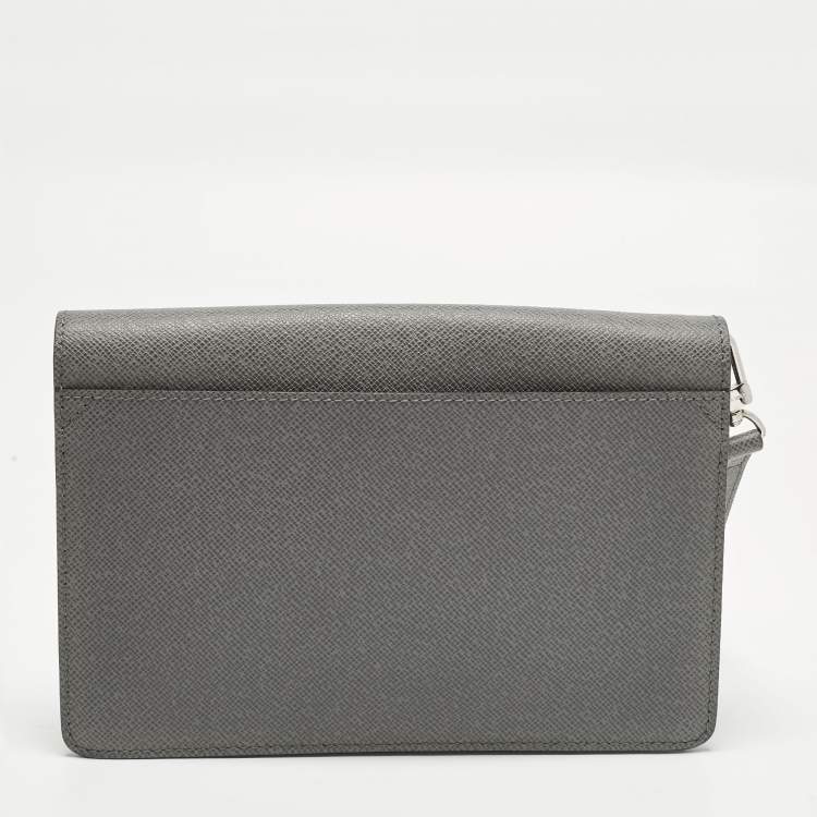 Pre Owned Louis Vuitton Belaia Grey Taiga Leather Clutch