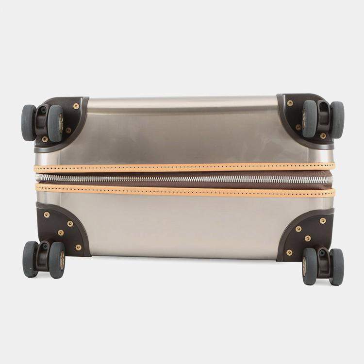 Pre Owned Louis Vuitton Horizon Silver Monogram Titanium Size 55