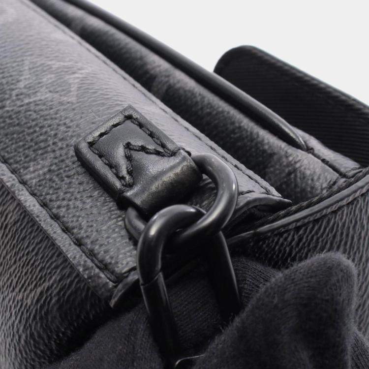 Pre Owned Louis Vuitton S-Lock Vertical Wearable Wallet Monogram Eclipse Shoulder Bag In Coated Canvas And Leather Black