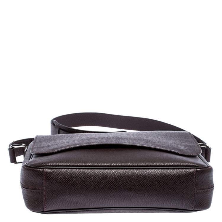 Pre Owned Louis Vuitton Brown Taiga Leather Roman PM Bag