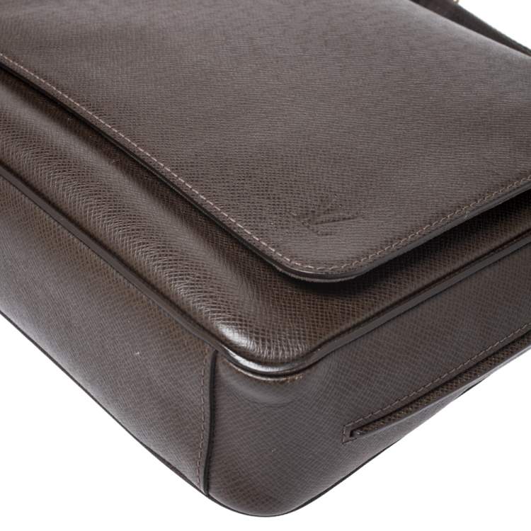 Pre Owned Louis Vuitton Dark Brown Taiga Leather Roman PM Bag 