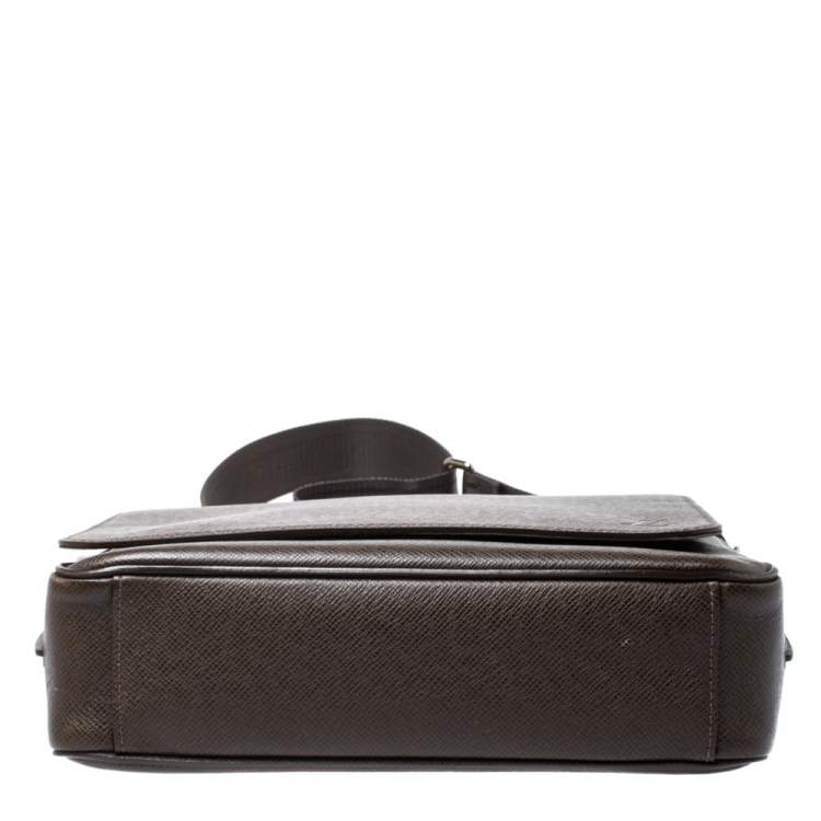 Pre Owned Louis Vuitton Dark Brown Taiga Leather Roman PM Bag 