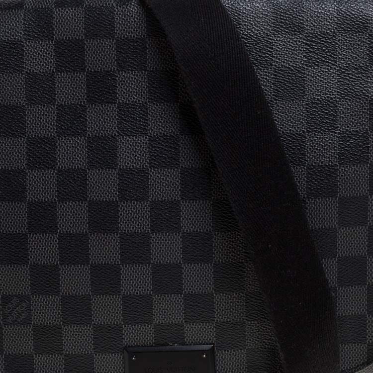 Pre Owned Louis Vuitton Damier Graphite Canvas District PM Bag