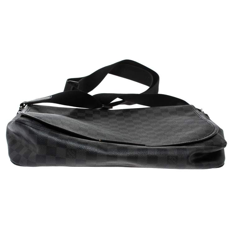 Pre Owned Louis Vuitton Damier Graphite Canvas Daniel GM Messenger Bag