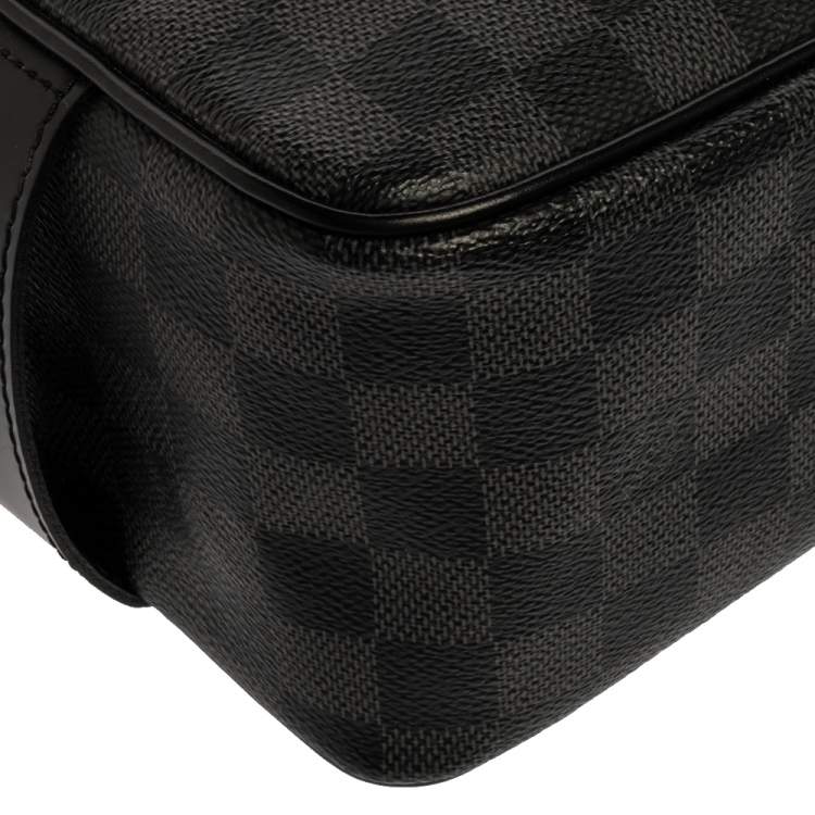 مملوكة مسبقًا Louis Vuitton Damier Graphite Canvas Toiletry Pouch