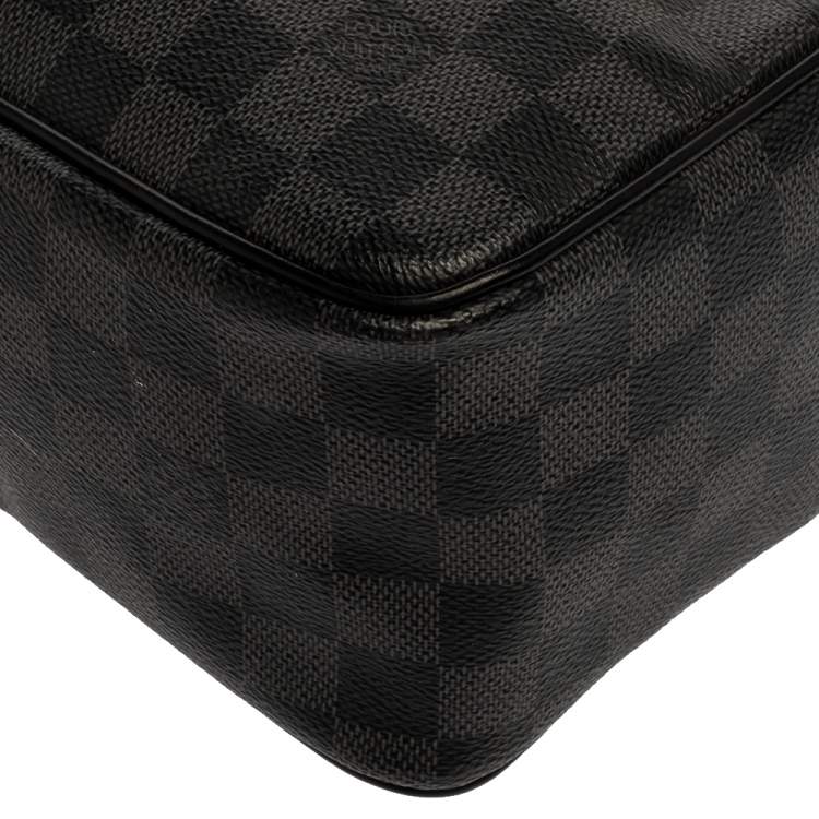 مملوكة مسبقًا Louis Vuitton Damier Graphite Canvas Toiletry Pouch
