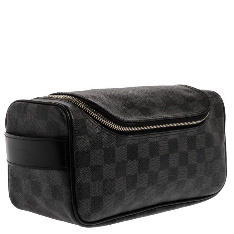 مملوكة مسبقًا Louis Vuitton Damier Graphite Canvas Toiletry Pouch
