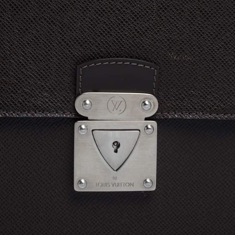 مملوكة مسبقًا Louis Vuitton Brown Taiga Leather Minuto Portfolio Case