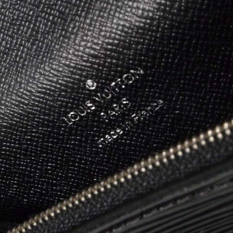 Pre Owned Louis Vuitton Black Taiga Leather Neo Robusto Bag