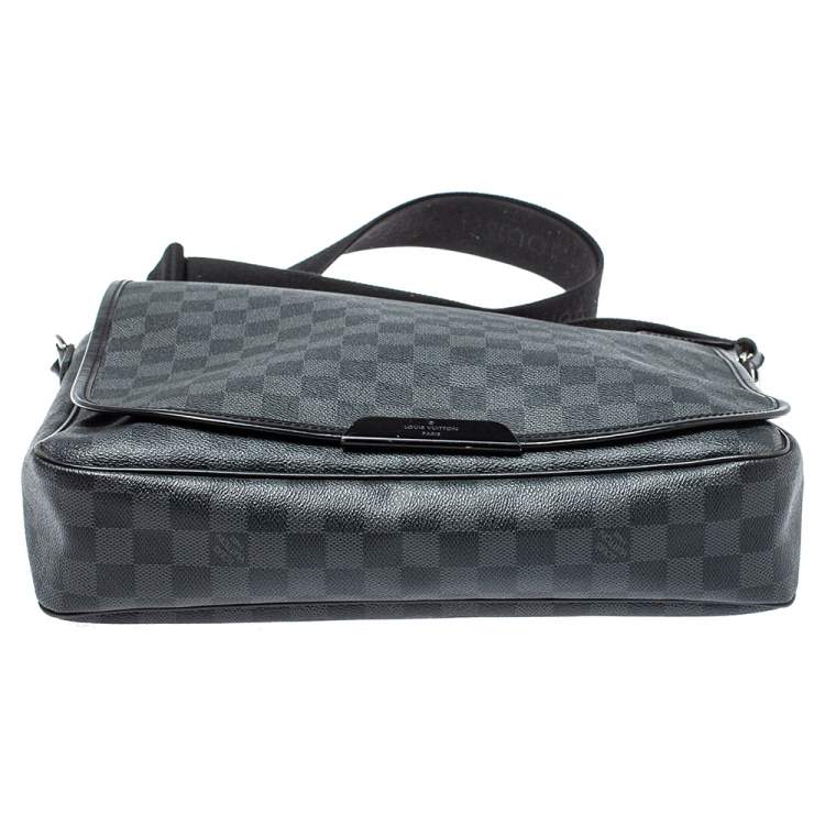 Pre Owned Louis Vuitton Damier Graphite Canvas Daniel MM Messenger Bag