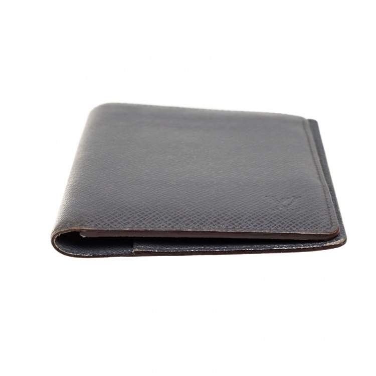 Pre Owned Louis Vuitton Glacier Taiga Leather Passport Holder