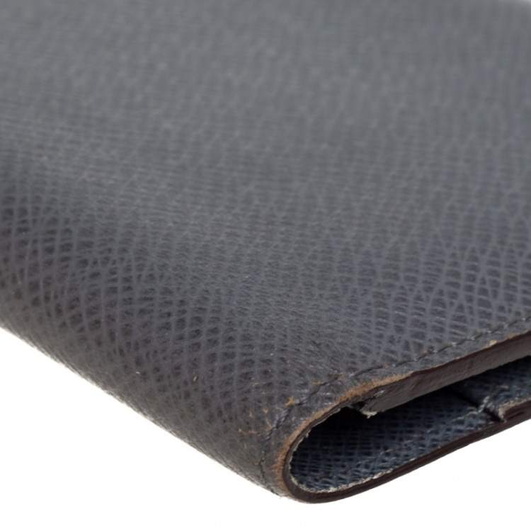 Pre Owned Louis Vuitton Glacier Taiga Leather Passport Holder