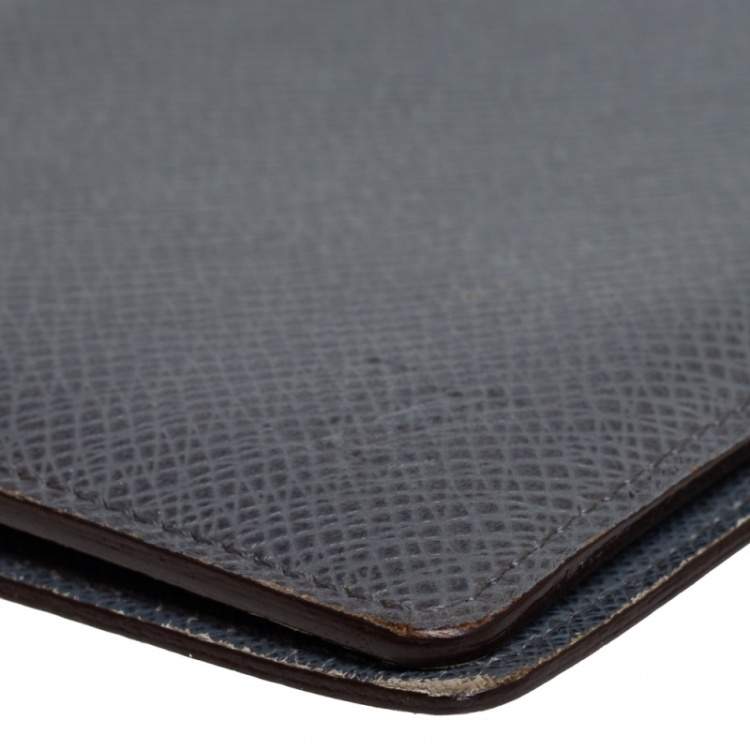 Pre Owned Louis Vuitton Glacier Taiga Leather Passport Holder