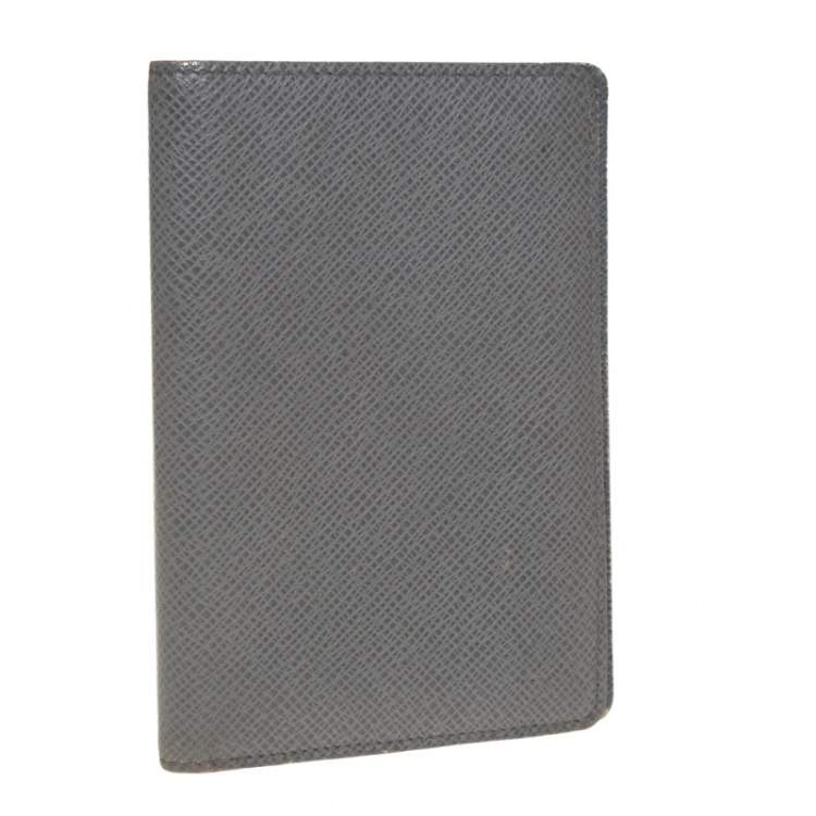 Pre Owned Louis Vuitton Glacier Taiga Leather Passport Holder