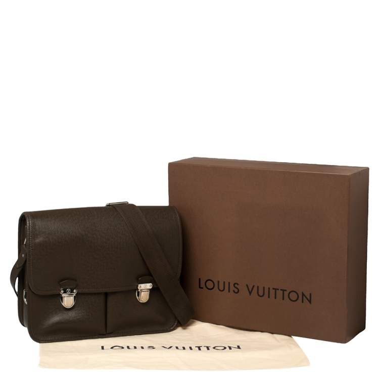 Pre Owned Louis Vuitton Grizzli Taiga Leather Alexei Messenger Bag