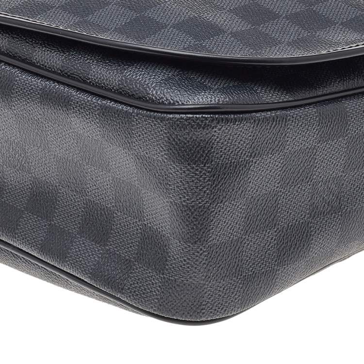 Pre Owned Louis Vuitton Damier Graphite Canvas Daniel GM Messenger Bag