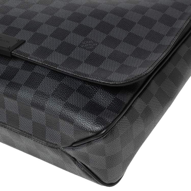 Pre Owned Louis Vuitton Damier Graphite Canvas District MM Bag