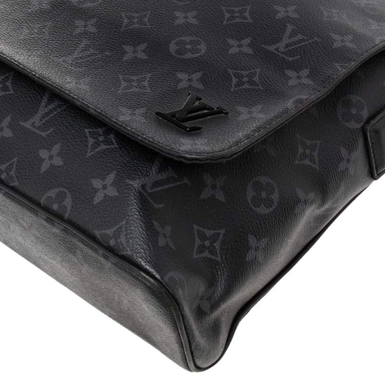 Pre Owned Louis Vuitton Monogram Eclipse Canvas District MM Bag