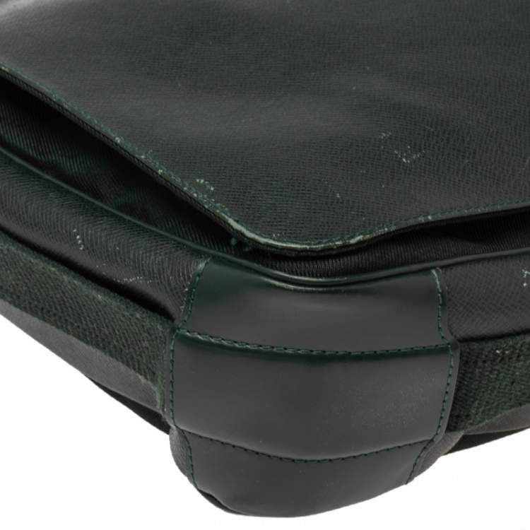 Pre Owned Louis Vuitton Green Taiga Leather and Canvas Viktor Messenger Bag