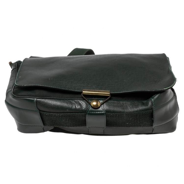 Pre Owned Louis Vuitton Green Taiga Leather and Canvas Viktor Messenger Bag