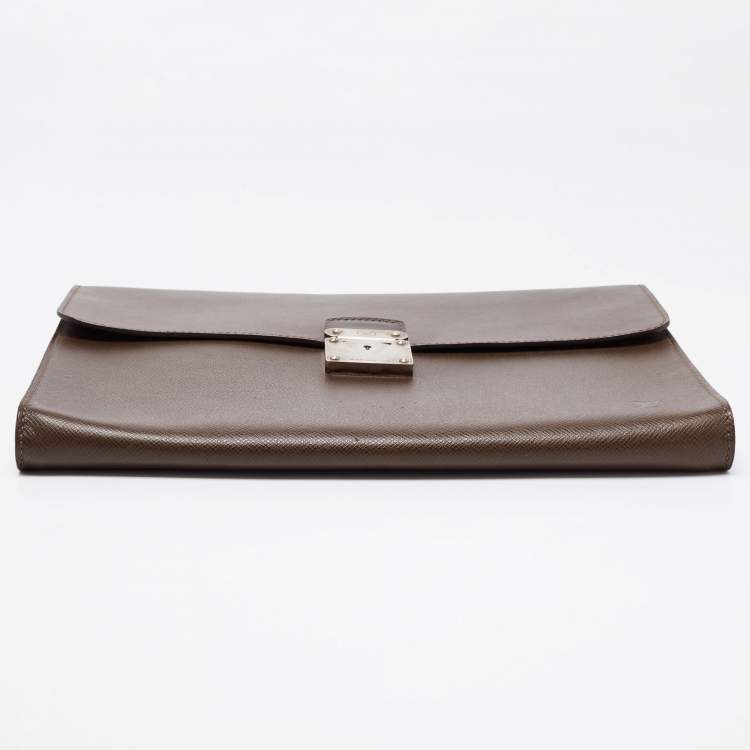 Pre Owned Louis Vuitton Brown Taiga Leather Minuto Portfolio Case