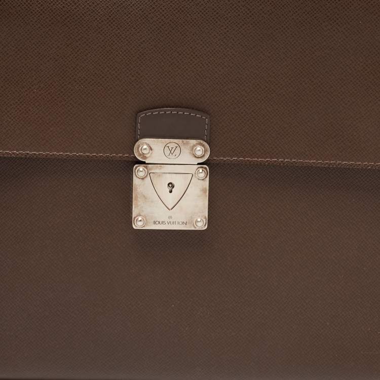 Pre Owned Louis Vuitton Brown Taiga Leather Minuto Portfolio Case