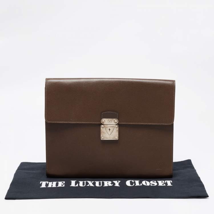 Pre Owned Louis Vuitton Brown Taiga Leather Minuto Portfolio Case