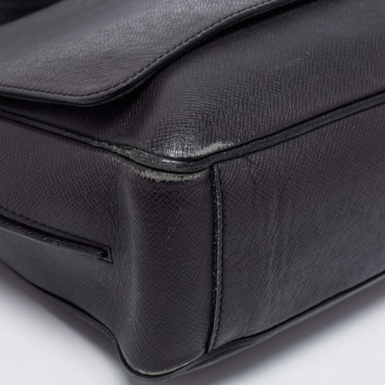 Pre Owned Louis Vuitton Black Taiga Leather Roman MM Bag