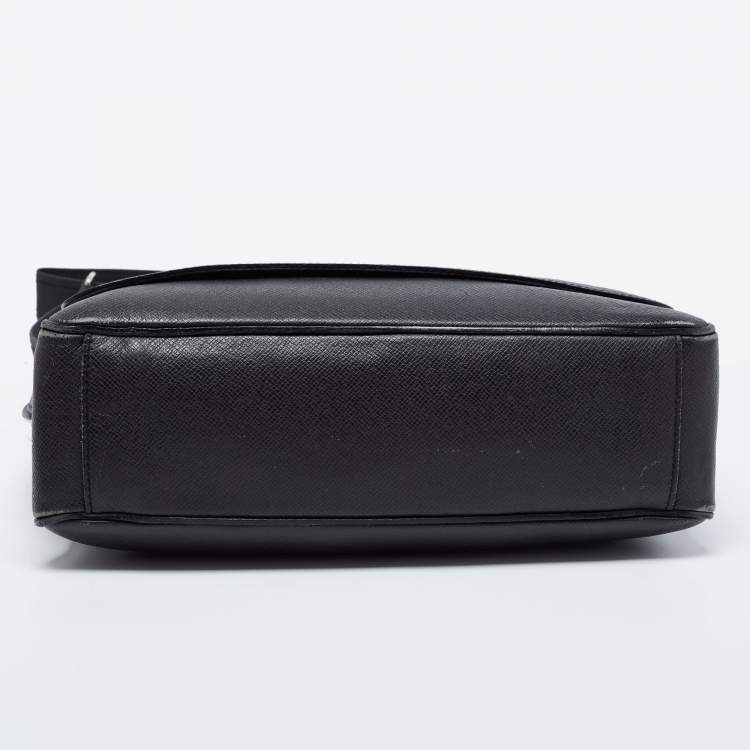 Pre Owned Louis Vuitton Black Taiga Leather Roman MM Bag