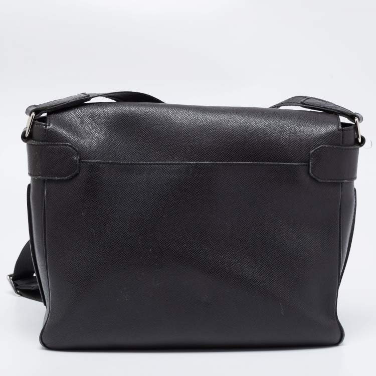 Pre Owned Louis Vuitton Black Taiga Leather Roman MM Bag