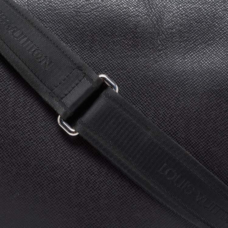 Pre Owned Louis Vuitton Black Taiga Leather Roman MM Bag