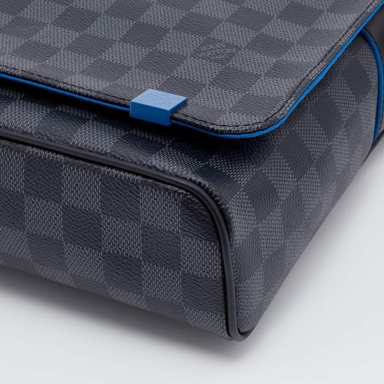 مملوكة مسبقًا Louis Vuitton Damier Graphite Canvas District PM Bag
