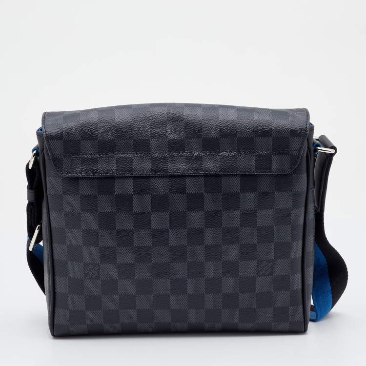 مملوكة مسبقًا Louis Vuitton Damier Graphite Canvas District PM Bag