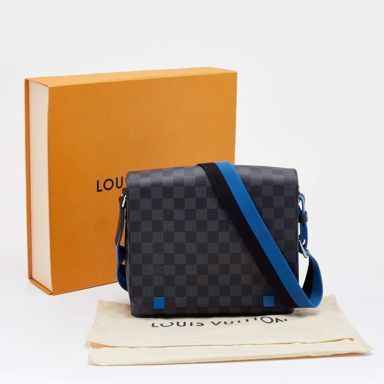 مملوكة مسبقًا Louis Vuitton Damier Graphite Canvas District PM Bag