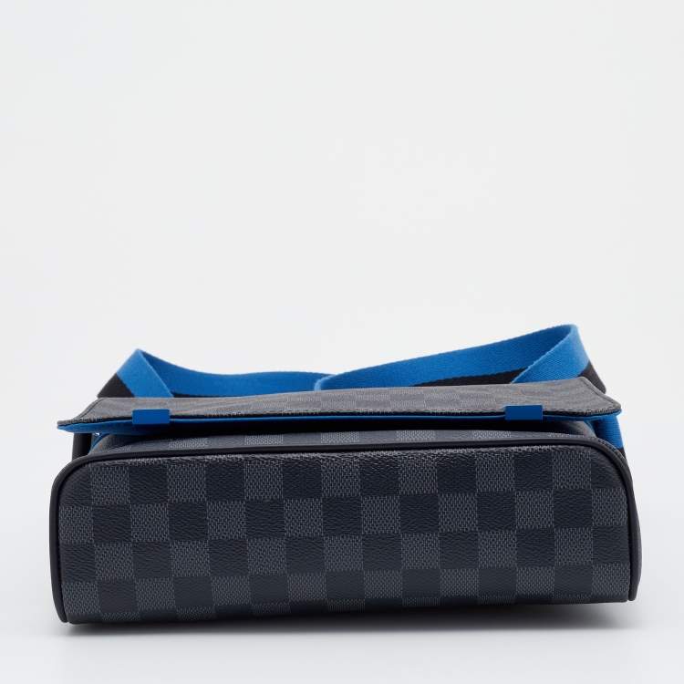 مملوكة مسبقًا Louis Vuitton Damier Graphite Canvas District PM Bag