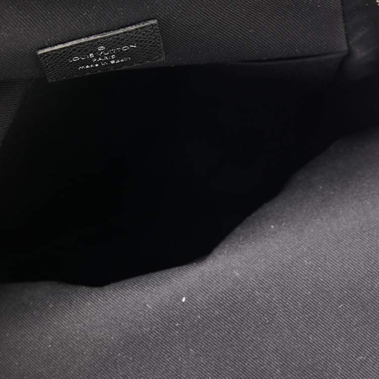 مملوكة مسبقًا Louis Vuitton Black Taiga Leather Avenue Sling Bag