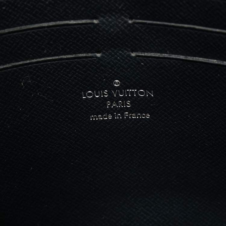 Pre Owned Louis Vuitton Black Taiga Leather Voyage Pochette 