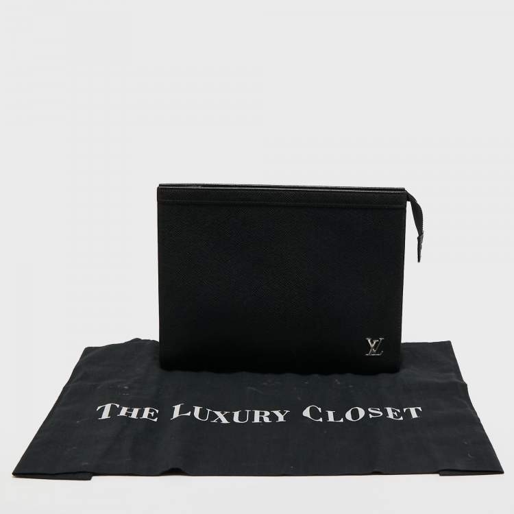Pre Owned Louis Vuitton Black Taiga Leather Voyage Pochette 