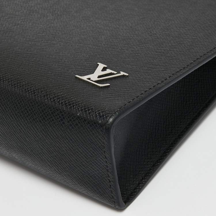 Pre Owned Louis Vuitton Black Taiga Leather Voyage Pochette 