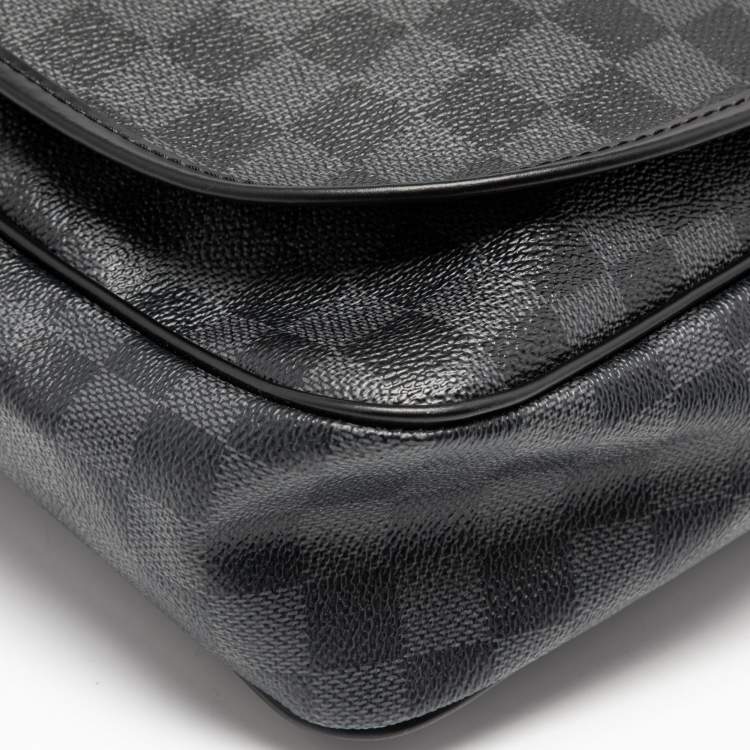 Pre Owned Louis Vuitton Damier Graphite Canvas District MM Bag