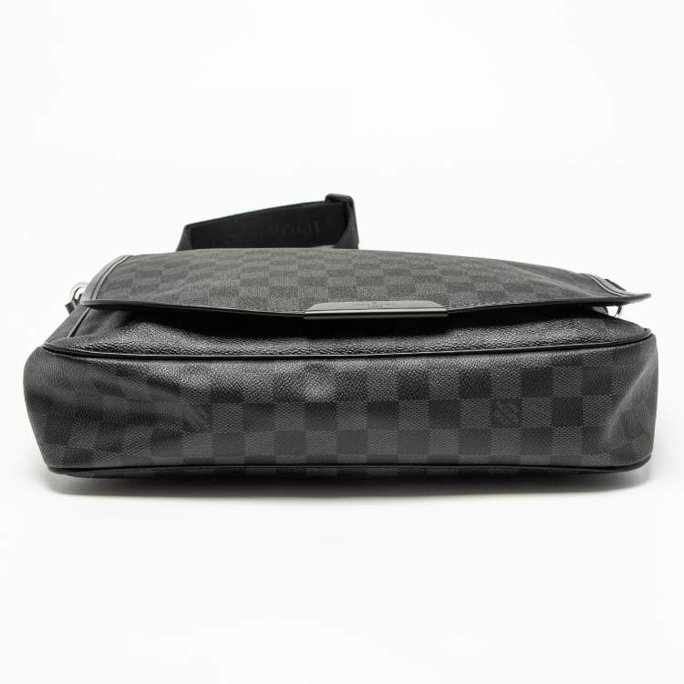 Pre Owned Louis Vuitton Damier Graphite Canvas District MM Bag