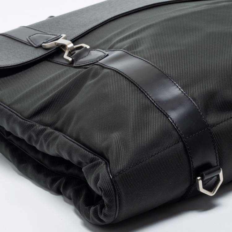 Pre Owned Louis Vuitton Green/Black Taiga Leather Large Gibeciere Garment Travel Bag